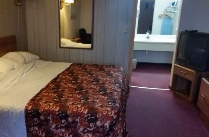 Woodbridge Inn & Suites (TraveLodge) - From Web Listing (newer photo)